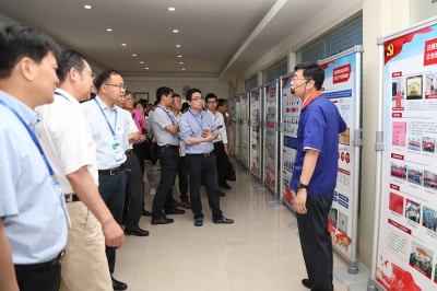 2018年6月，嘉興市上市公司黨建和人才工作會議現場會在天通舉行