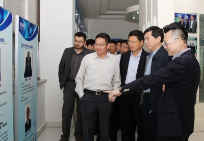 2017年，時任中組部副部長周祖翼一行天通調研