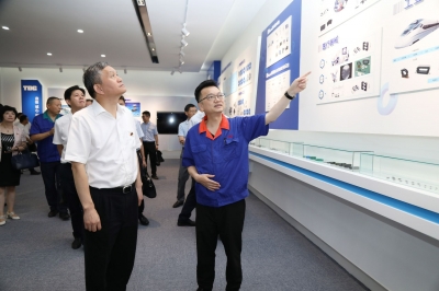 2018年8月13日時任嘉興市市長毛宏芳調研天通